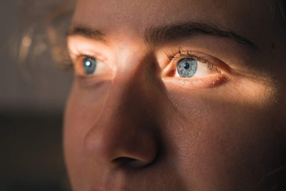 close up to woman's eyes